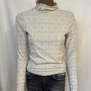 gimmick Women's Cream Turtleneck Sweater